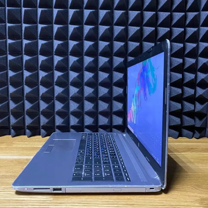 Ноутбук Б-клас HP 255 G7 / 15.6" (1366x768) TN / AMD Ryzen 3 3200U (2 (4) ядра по 2.6 - 3.5 GHz) / 8 GB DDR4 / 128 GB SSD / AMD Radeon Vega 3 Graphics / WebCam / DVD-ROM б/в - зображення 4