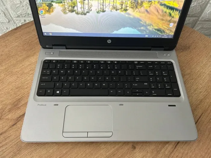 Ноутбук HP ProBook 650 G3 / 15.6" (1366x768) TN / Intel Core i7-7600U (2 (4) ядра по 2.8 - 3.9 GHz) / 8 GB DDR4 / 256 GB SSD / AMD Radeon R7 M350, 2 GB DDR3, 64-bit / WebCam б/в - зображення 3