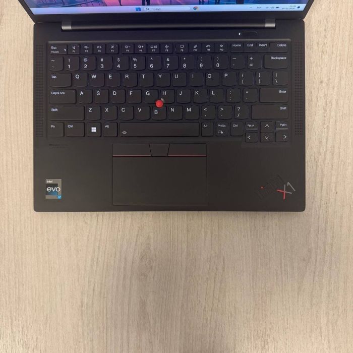 Ультрабук Б-клас Lenovo ThinkPad X1 Carbon Gen 10 / 14" (1920x1080) IPS / Intel Core i7-1255U (10 (12) ядер по 3.5 - 4.7 GHz) / 16 GB DDR5 / 512 GB SSD / Intel Iris Xe Graphics / WebCam б/в - изображение 3