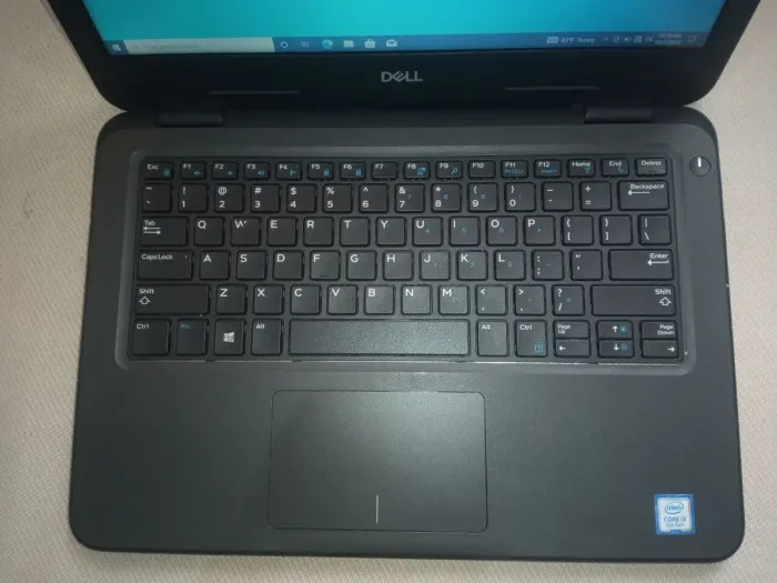 Ультрабук Dell latitude 3310 / 13.3" (1366x768) TN / Intel Core i3-8145U (2 (4) ядра по 2.1 - 3.9 GHz) / 8 GB DDR4 / 120 GB SSD / Intel UHD Graphics 620 / WebCam б/в - зображення 3