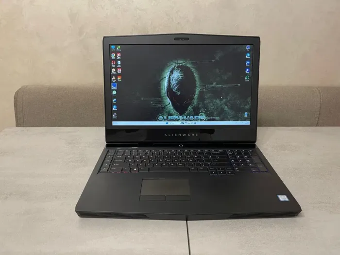 Ігровий ноутбук Dell Alienware 17 R4 / 17,3" (1920x1080) IPS / Intel Core i7-7700HQ (4 (8) ядра по 2,8 - 3,8 ГГц) / 16 ГБ DDR4 / 512 ГБ SSD + 1000 ГБ HDD / nVidia GeForce GTX 1070, 8 ГБ GDDR5, 256-біт / WebCam б/в - зображення 2