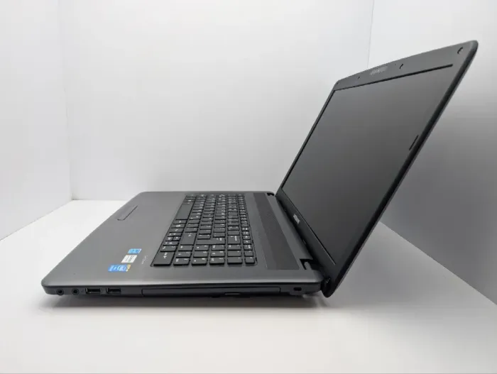 Ноутбук Medion Akoya E7222 / 17.3" (1920x1080) TN / Intel Pentium 2020M (2 ядра по 2.4 GHz) / 8 GB DDR3 / 500 GB HDD / Intel HD Graphics / WebCam / DVD-ROM / АКБ не тримає заряд б/в - зображення 5