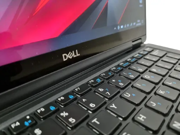 Ультрабук Dell Latitude E7390 / 13.3" (1920x1080) TN / Intel Core i3-8130U (2 (4) ядра по 2.2 - 3.4 GHz) / 4 GB DDR4 / 512 GB SSD / Intel UHD Graphics 620 / WebCam / HDMI б/в - зображення 7