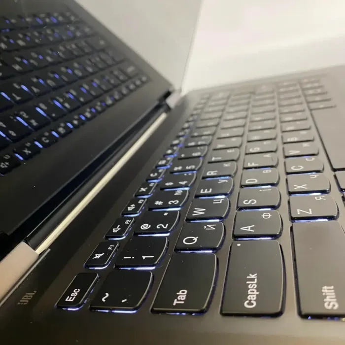 Ноутбук-трансформер Б-клас Lenovo Yoga 720-15IKB / 15.6" (1920x1080) IPS Touch / Intel Core i7-7700HQ (4 (8) ядра по 2.8 - 3.8 GHz) / 16 GB DDR4 / 256 GB SSD / Intel HD Graphics 620 / WebCam б/в - зображення 6