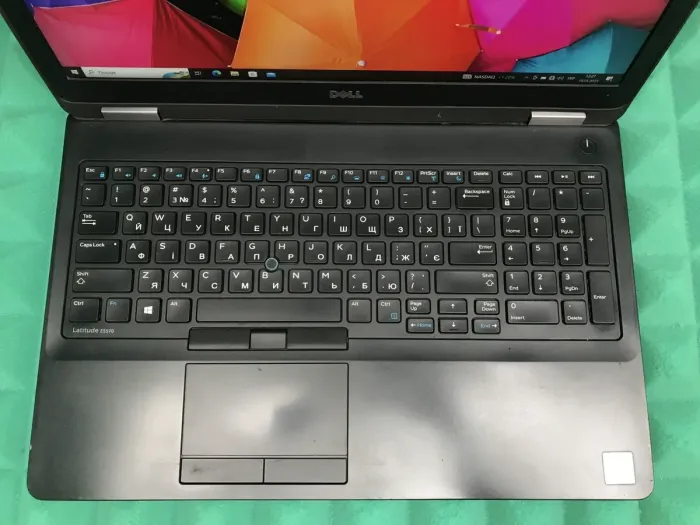 Ноутбук Б-клас Dell Latitude E5570 / 15.6" (1920x1080) IPS / Intel Core i5-6300U (2 (4) ядра по 2.4 - 3.0 GHz) / 8 GB DDR4 / 240 GB SSD / Intel HD Graphics 520 / WebCam / HDMI / Windows 10 б/в - зображення 4