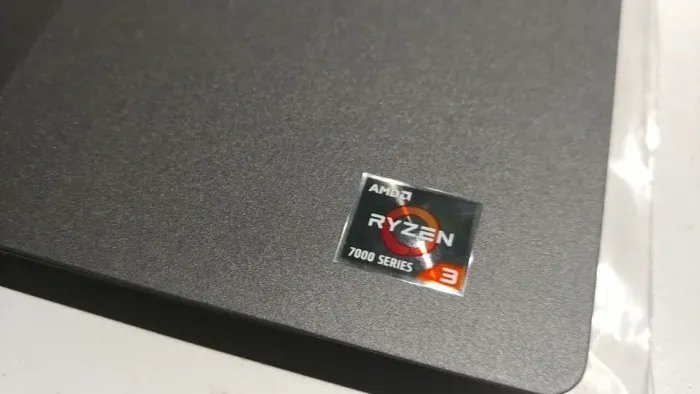 Ультрабук Dell Latitude 3445 / 14" (1920x1080) IPS / AMD Ryzen 3 7320C (4 (8) ядра по 2.4 - 4.1 GHz) / 8 GB DDR4 / 256 GB SSD / AMD Radeon 610M / WebCam / ChromeOS б/в - зображення 5