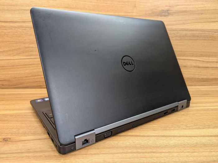 Ноутбук Dell Latitude E5570 / 15.6" (1366x768) TN / Intel Core i7-6820HQ (4 (8) ядра по 2.7 - 3.6 GHz) / 16 GB DDR4 / 512 GB SSD / AMD Radeon R7 M370, 2 GB GDDR5, 128-bit / HDMI / VGA / Windows 10 б/в - зображення 7
