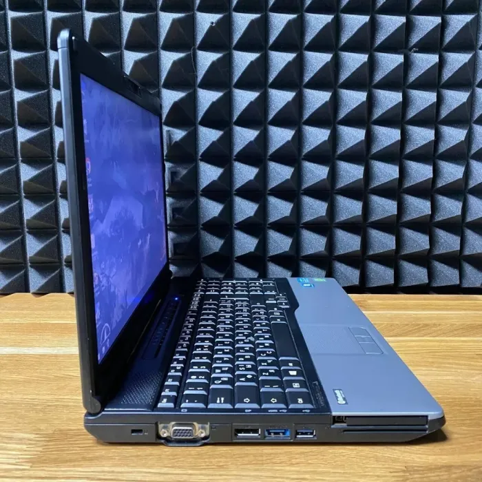 Ноутбук Fujitsu LifeBook E782 / 15.6" (1366x768) TN / Intel Core i5-3320M (2 (4) ядра по 2.6 - 3.3 GHz) / 8 GB DDR3 / 128 GB SSD / Intel HD Graphics 4000 / WebCam б/в - зображення 3