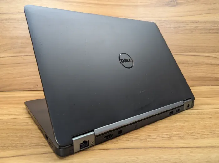 Ультрабук Б-клас Dell Latitude E7470 / 14" (1366x768) TN / Intel Core i5-6300U (2 (4) ядра по 2.4 - 3.0 GHz) / 8 GB DDR4 / 256 GB SSD / Intel HD Graphics 520 / WebCam / Windows 10 б/в - зображення 8