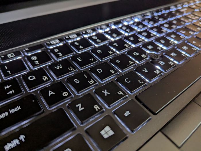 Мобільна робоча станція HP zBook 17 G3 / 17.3" (1920x1080) IPS Touch / Intel Core i7-6700HQ (4 (8) ядра по 2.6 - 3.5 GHz) / 32 GB DDR4 / 256 GB SSD + 500 GB HDD / nVidia Quadro M3000M, 4 GB GDDR5, 256-bit / Fingerprint / WebCam / Windows 10 б/в - зображення 6