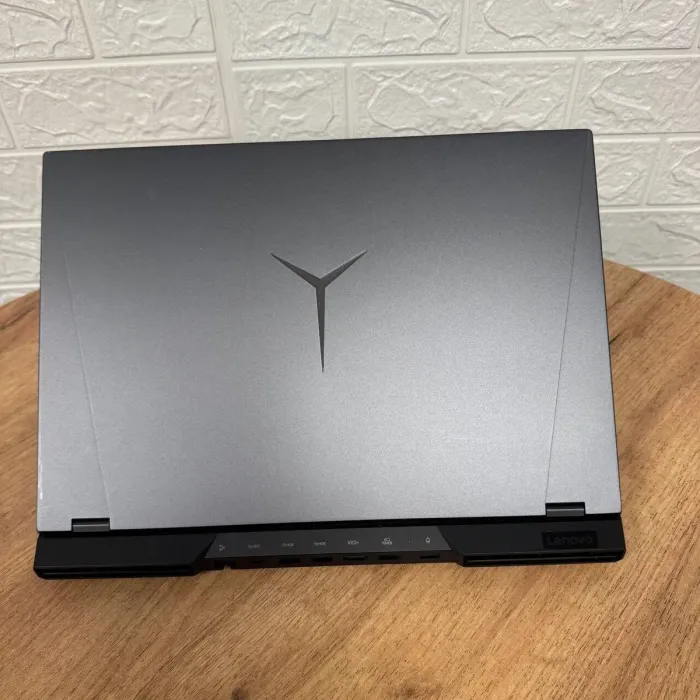 Ігровий ноутбук Б-клас Lenovo Legion 5 Pro 16ACH6H / 16" (2560x1600) IPS / AMD Ryzen 7 5800H (8 (16) ядер по 3.2 - 4.4 GHz) / 16 GB DDR4 / 512 GB SSD / nVidia GeForce RTX 3070, 8 GB GDDR6, 256-bit / WebCam б/в - зображення 3