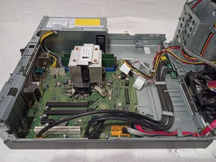 ПК Fujitsu Esprimo E700 E85+ SFF / Core i3-2120 (2(4) ядра по 3.3GHz) / 4GB DDR3 / 320GB HDD / HD Graphics 2000 / DVD-ROM б/в - зображення 5