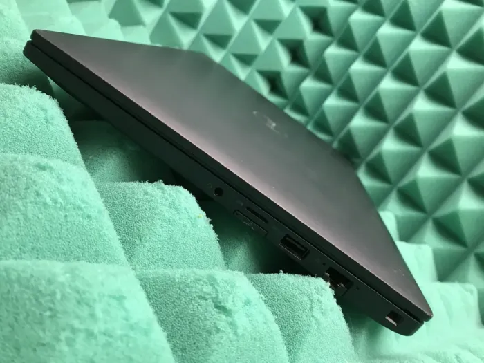 Ноутбук Б-клас Dell Latitude 7490 / 14" (1366x768) TN / Intel Core i7-7600U (2 (4) ядра по 2.8 - 3.9 GHz) / 8 GB DDR4 / 256 GB SSD M.2 / Intel HD Graphics 620 / WebCam / USB 3.1 / HDMI / Windows 10 б/в - зображення 6