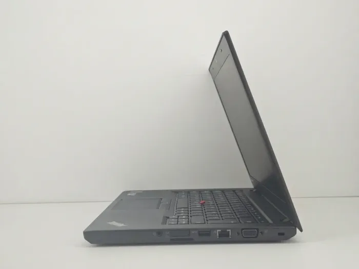 Ноутбук Lenovo ThinkPad T450 / 14" (1366x768) TN / Intel Core i5-5300U (2 (4) ядра по 2.3 - 2.9 GHz) / 8 GB DDR3 / 256 GB SSD / Intel HD Graphics 5500 / WebCam / 2x АКБ б/у - зображення 5