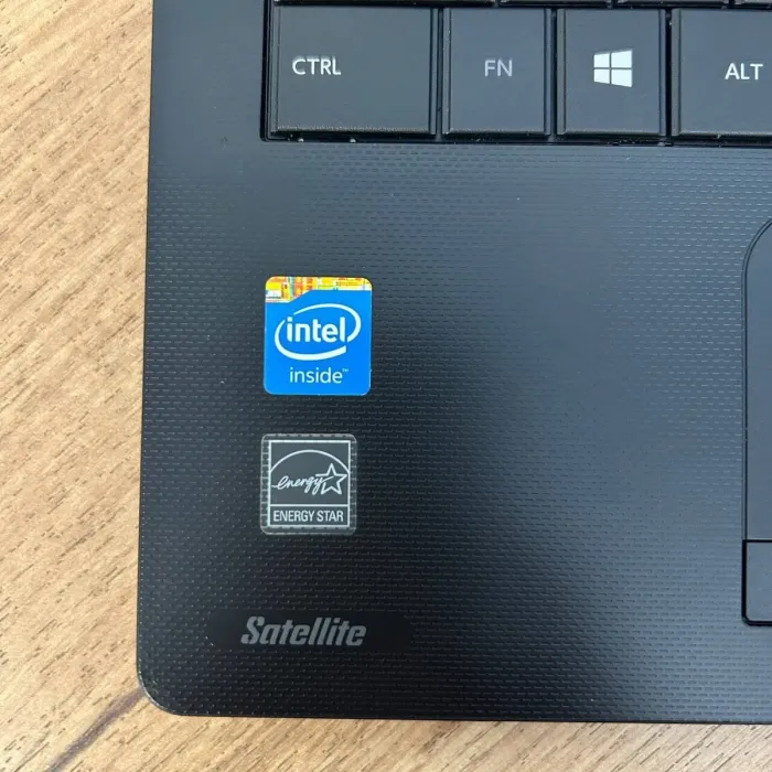 Ноутбук Б-клас Toshiba Satellite C55 / 15.6" (1366x768) TN / Intel Pentium N3510 (4 ядра по 2.0 GHz) / 4 GB DDR4 / 500 GB HDD / Intel HD Graphics / WebCam б/в - зображення 8