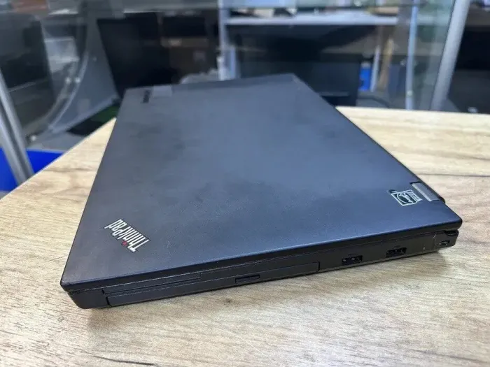 Мобільна робоча станція Б-клас Lenovo ThinkPad W540 / 15.6" (1920x1080) TN / Intel Core i7-4800MQ (4 (8) ядра по 2.7 - 3.7 GHz) / 8 GB DDR3 / 240 GB SSD / nVidia Quadro K1100M, 2 GB GDDR5, 128-bit / WebCam / VGA б/в - зображення 6