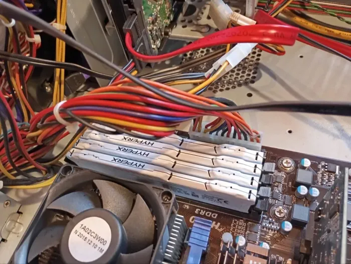 ПК Asus Tower / AMD FX-Series FX-8300 (8 ядер по 3.3 - 4.2 GHz) / 16 GB DDR3 / 120 GB SSD + 500 GB HDD / nVidia GeForce 210, 1 GB DDR3, 64-bit / DVD-ROM / 450W б/в - зображення 9