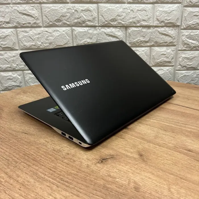 Ігровий ноутбук Б-клас Samsung NP950Z5L-X03US / 15.6" (3840x2160) IPS Touch / Intel Core i7-6700HQ (4 (8) ядра по 2.6 - 3.5 GHz) / 16 GB DDR4 / 256 GB SSD / nVidia GeForce GTX 950M, 2 GB GDDR5, 128-bit / WebCam б/в - зображення 6