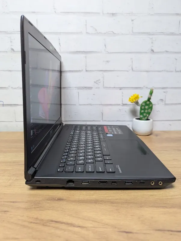 Ігровий ноутбук Б-клас MSI GP62 6QE MS-16J5 / 15.6" (1920x1080) TN / Intel Core i7-6700HQ (4 (8) ядра по 2.6 - 3.5 GHz) / 16 GB DDR4 / 256 GB SSD + 1000 GB HDD / nVidia GeForce GTX 960M, 4 GB GDDR5, 128-bit / WebCam / DVD-ROM б/в - зображення 5