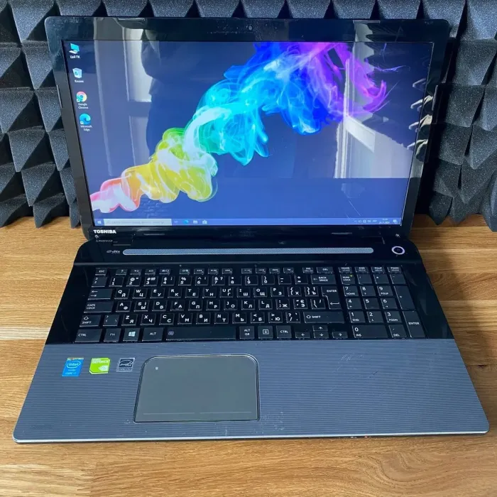 Ноутбук Toshiba Satellite L670 / 17.3" (1600x900) TN / Intel Core i7-4700MQ (4 (8) ядра по 2.4 - 3.4 GHz) / 16 GB DDR3 / 240 GB SSD / nVidia GeForce GT 740M, 2 GB GDDR3, 64-bit / WebCam / DVD-ROM б/в - зображення 2