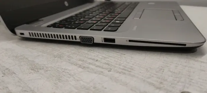 Ноутбук HP EliteBook 840 G3 / 14" TN / Core i5-6300U (2(4) ядра по 2.4-3 GHz) / 8GB DDR4 / 256GB SSD / HD Graphics 520 / WebCam / АКБ не тримає б/у - зображення 4