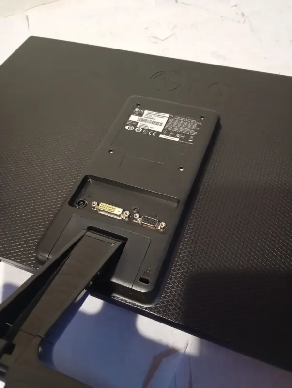 Комплект ПК: Lenovo ThinkCentre E73 Tower / Intel Core i3-4170 (2 (4) ядра по 3.7 GHz) / 8 GB DDR3 / 500 GB HDD / Intel HD Graphics 4400 / DVD-ROM + Монітор LG IPS234T-PN / 23" (1920x1080) IPS / DVI, VGA б/в - зображення 9