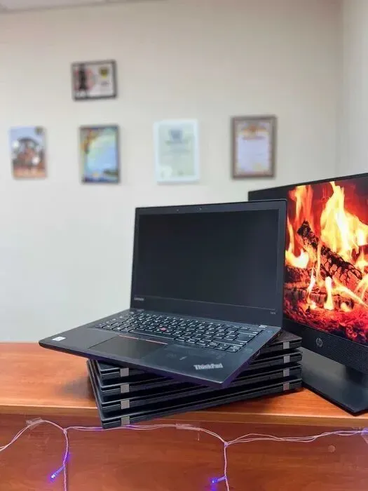 Ноутбук Lenovo ThinkPad T470 / 14" (1920x1080) IPS / Intel Core i5-6200U (2 (4) ядра по 2.3 - 2.8 GHz) / 8 GB DDR4 / 256 GB SSD M.2 / Intel HD Graphics 520 / WebCam / Windows 10 б/в - зображення 2