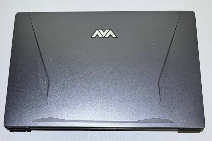 Ігровий ноутбук Б-класу Clevo Lambda P960RF / 15,6" (1920x1080) IPS / Intel Core i7-9750H (6 (12) ядер по 2,6 - 4,5 ГГц) / 32 ГБ DDR4 / 512 ГБ SSD / nVidia GeForce RTX 2070 Max-Q, 8 ГБ GDDR6, 256-біт / Без веб-камери б/в - зображення 4