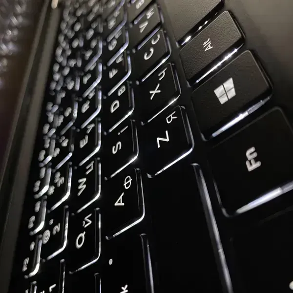 Ігровий ноутбук Dell XPS 15 9550 / 15.6" (1920x1080) IPS / Intel Core i7-6700HQ (4 (8) ядра по 2.6 - 3.5 GHz) / 16 GB DDR4 / 512 GB SSD / nVidia GeForce GTX 960M, 2 GB GDDR5, 128-bit / HDMI б/в - зображення 6