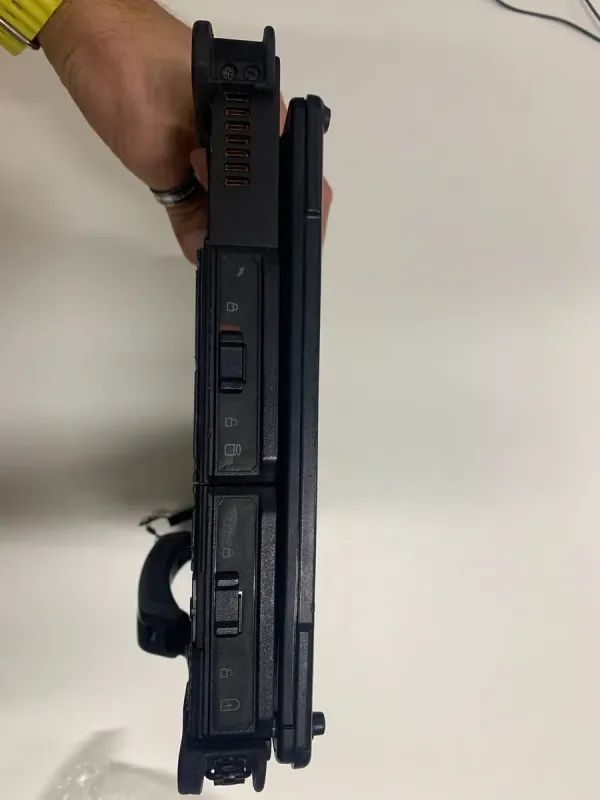 Захищений ноутбук трансформер Getac V110 / 12" IPS / Intel Core i5-6200U (2(4) ядра по 2.4-3 GHz) / 8GB DDR4 / 128GB SSD / HD Graphics 520 / WebCam / Win 10 Pro  б/в - зображення 7