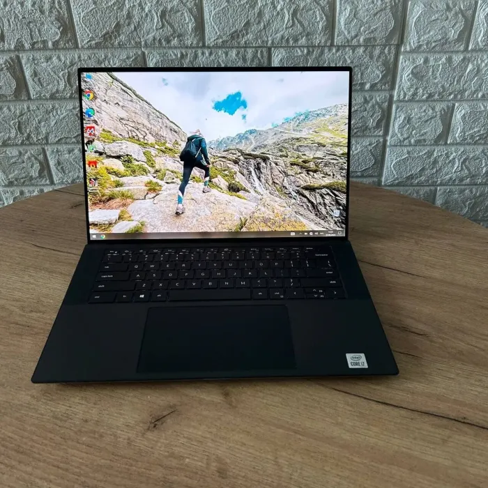Мобільна робоча станція Б-клас Dell Precision 5550 / 15.6" (3840x2400) IPS Touch / Intel Core i7-10850H (6 (12) ядер по 2.7 - 5.1 GHz) / 16 GB DDR4 / 512 GB SSD / nVidia Quadro T1000, 4 GB GDDR5, 128-bit / WebCam б/в - зображення 2