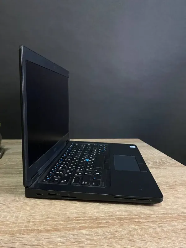 Ультрабук Б-клас Dell Latitude 5480 / 14" (1920x1080) TN / Intel Core i5-6300U (2 (4) ядра по 2.4 - 3.0 GHz) / 8 GB DDR4 / 256 GB SSD / Intel HD Graphics 520 / WebCam / Win 10 б/в - зображення 4