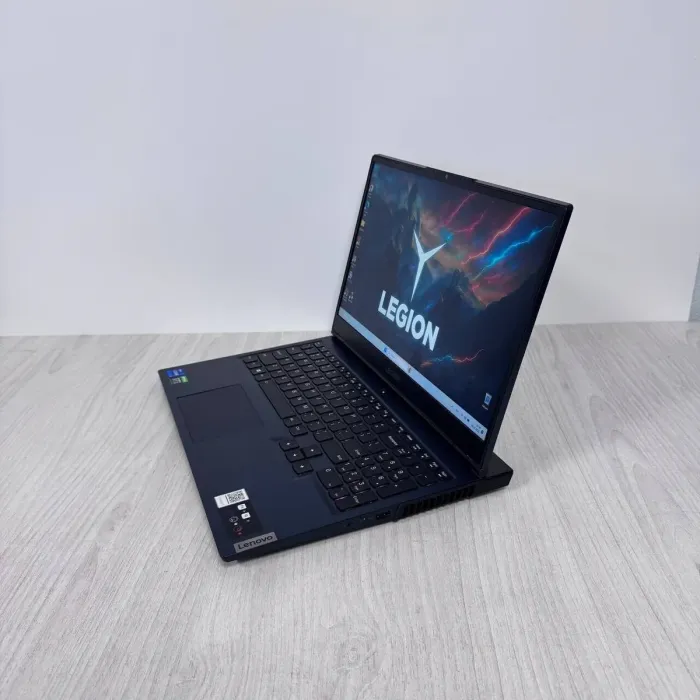 Ігровий ноутбук Б-класу Lenovo Legion 5 15ITH6H / 15,6" (1920x1080) IPS / Intel Core i7-11800H (8 (16) ядер по 2,3 - 4,6 ГГц) / 16 ГБ DDR5 / 512 ГБ SSD NVMe / nVidia GeForce RTX 3070, 8 ГБ GDDR6, 256-біт / Веб-камера б/в - зображення 4