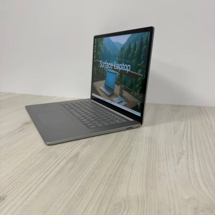 Ультрабук Microsoft Surface Laptop 5 / 15" (2496x1664) IPS Touch / Intel Core i7-1255U (10 (12) ядер по 3.5 - 4.7 GHz) / 16 GB DDR5 / 512 GB SSD NVMe / Intel Iris Xe Graphics / WebCam б/в - зображення 5