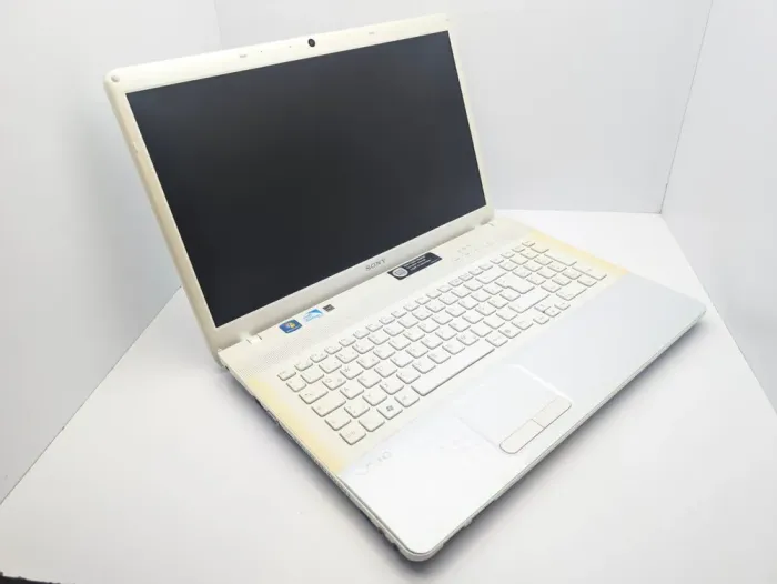 Ноутбук Sony VPC-EJ / 17.3" (1600x900) TN / Intel Pentium B960 (2 ядра по 2.2 GHz) / 6 GB DDR3 / 500 GB HDD / Intel HD Graphics 2000 / WebCam б/в - зображення 3