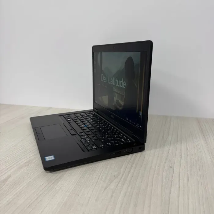 Ультрабук Б-клас Dell Latitude 5480 / 14" (1920x1080) IPS / Intel Core i5-7440HQ (4 ядра по 2.8 - 3.8 GHz) / 8 GB DDR4 / 128 GB SSD M.2 / Intel HD Graphics 630 / WebCam б/в - зображення 5