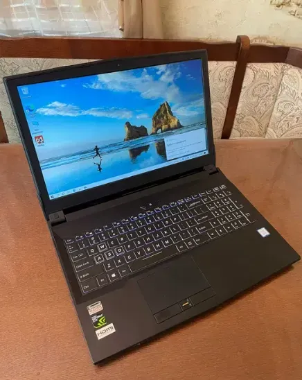 Ігровий ноутбук Clevo N850HJ / 15.6" (1920x1080) IPS / Intel Core i7-7700HQ (4 (8) ядра по 2.8 - 3.8 GHz) / 32 GB DDR4 / 256 GB SSD / nVidia GeForce GTX 1050, 2 GB GDDR5, 128-bit / WebCam б/в - зображення 2