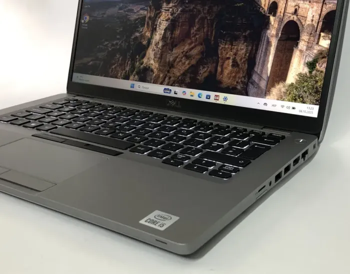 Ультрабук Б-клас Dell Latitude 5411 / 14" (1366x768) TN / Intel Core i5-10400H (4 (8) ядра по 2.6 - 4.6 GHz) / 8 GB DDR4 / 256 GB SSD / Intel UHD Graphics / WebCam / Win 11 Pro б/в - зображення 10