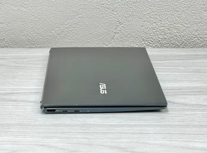 Ультрабук Asus ZenBook UX325E / 13.3" (1920x1080) OLED / Intel Core i5-1135G7 (4 (8) ядра по 2.4 - 4.2 GHz) / 8 GB DDR4 / 256 GB SSD M.2 / Intel Iris Xe Graphics / WebCam / Win 11 Home б/в - зображення 5