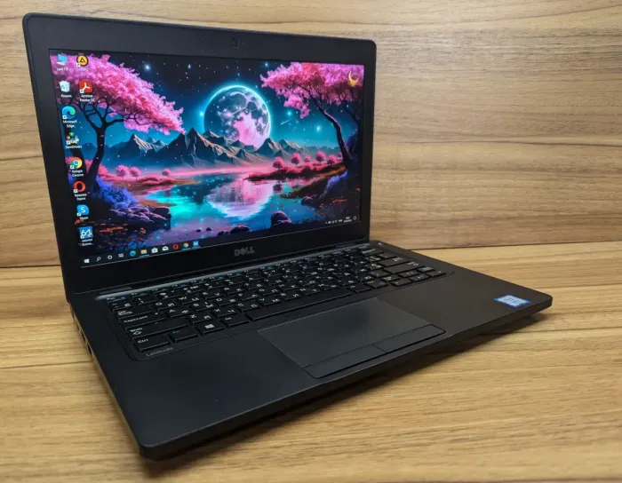 Нетбук Dell Latitude 5280 / 12.5" (1920x1080) IPS / Intel Core i5-7300U (2 (4) ядра по 2.6 - 3.5 GHz) / 8 GB DDR4 / 256 GB SSD / Intel HD Graphics 620 / WebCam / Windows 10 б/в - зображення 4