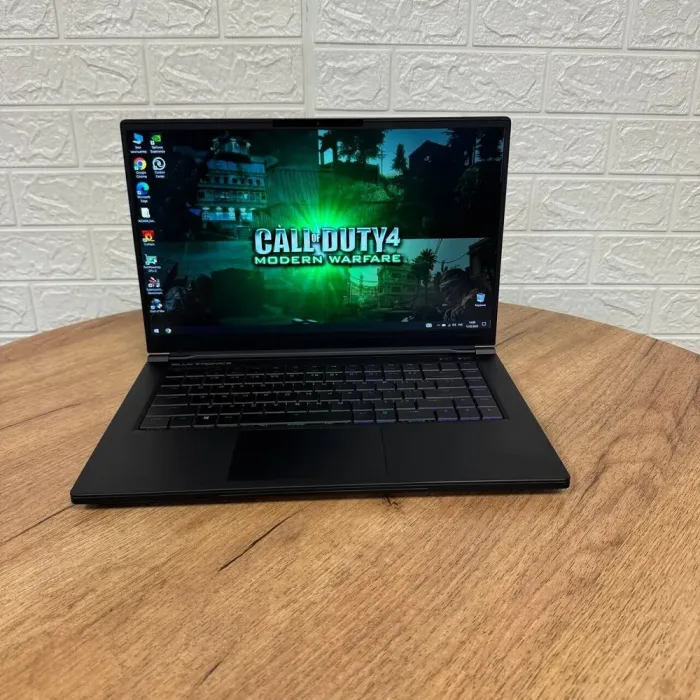 Ігровий ноутбук Eluktronics MAG-15 2070 / 15.6" (1920x1080) IPS / Intel Core i7-9750H (6 (12) ядер по 2.6 - 4.5 GHz) / 16 GB DDR4 / 1000 GB SSD NVMe / nVidia GeForce RTX 2070 Max-Q, 8 GB GDDR6, 256-bit / WebCam б/в - зображення 2