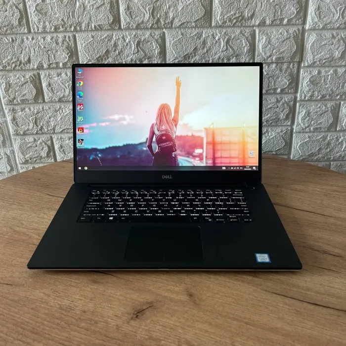 Мобільна робоча станція Dell Precision 5540 / 15.6" (1920x1080) IPS / Intel Core i7-9850H (6 (12) ядер по 2.6 - 4.6 GHz) / 16 GB DDR4 / 256 GB SSD / nVidia Quadro T1000, 4 GB GDDR5, 128-bit / WebCam б/в - зображення 2
