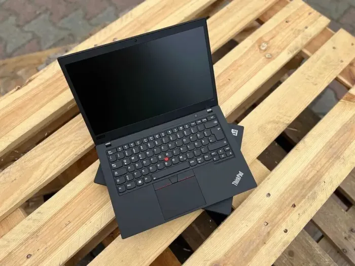 Ультрабук Lenovo ThinkPad T490 / 14" (1920x1080) IPS / Intel Core i5-8365U (4 (8) ядра по 1.6 - 4.1 GHz) / 8 GB DDR4 / 256 GB SSD / Intel UHD Graphics 630 / WebCam / Win 10 Pro б/в - зображення 9