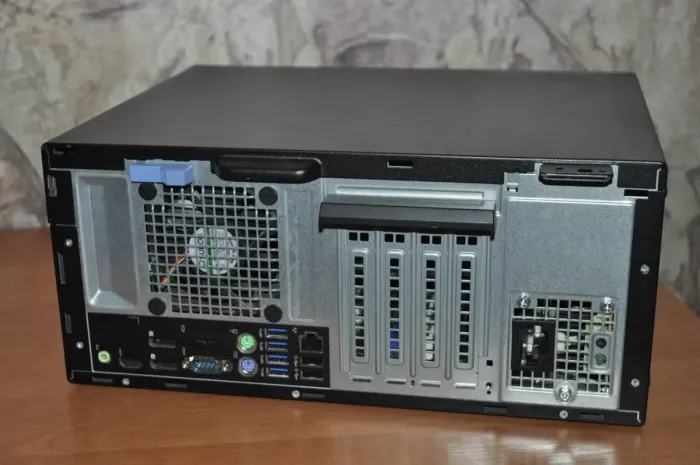 Комп'ютер Dell OptiPlex 5040 Tower / Intel Core i3-6100 (2 (4) ядра по 3,7 ГГц) / 12 ГБ DDR3 / 4000 ГБ HDD / Intel HD Graphics 530 б/в - изображение 5