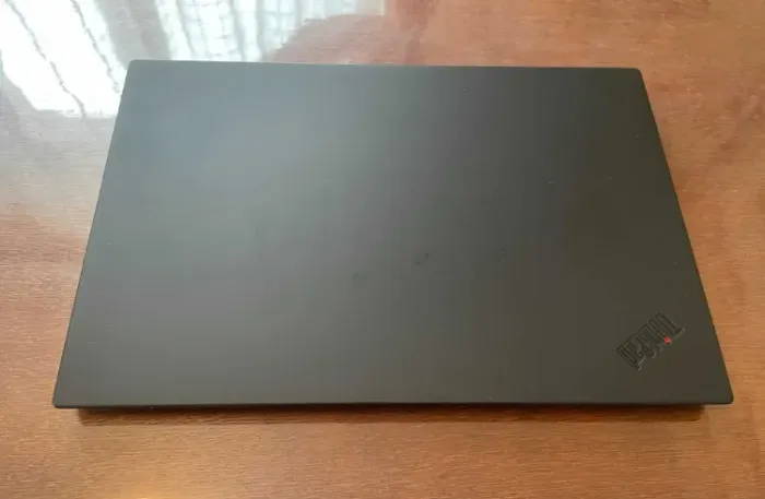 Робоча станція Lenovo ThinkPad P1 / 15.6" (1920x1080) IPS / Intel Core i7-8750H (6 (12) ядер по 2.2 - 4.1 GHz) / 16 GB DDR4 / 256 GB SSD / nVidia Quadro P1000, 4 GB GDDR5, 128-bit / WebCam б/в - зображення 3