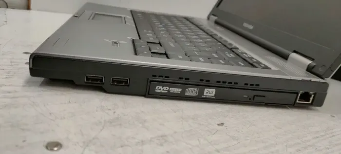 Ноутбук Toshiba Tecra M9 / 14.1" TN / Intel Core 2 Duo T7500 (2 ядра по 2.2GHz) / 4GB DDR2 / 160GB HDD / Quadro NVS 130M, 128MB GDDR2, 64-bit / DVD-ROM б/в - зображення 6