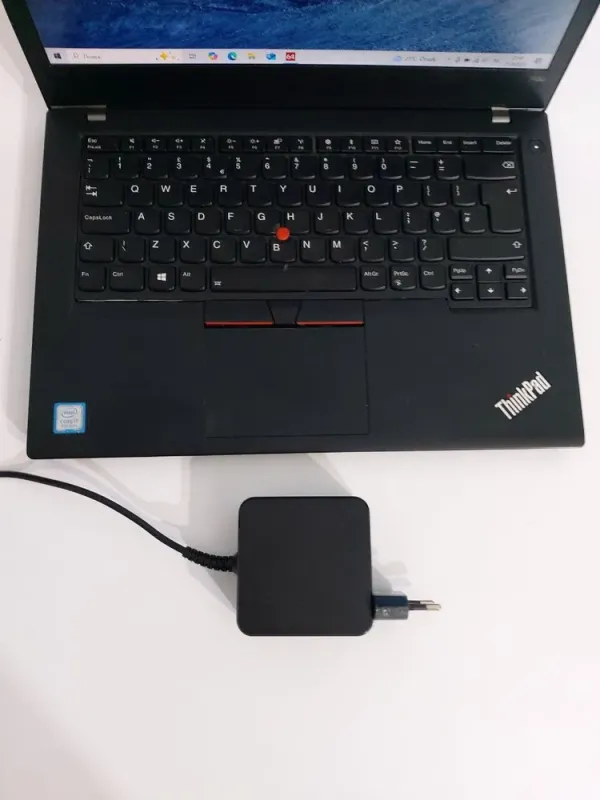 Ноутбук Lenovo ThinkPad T480 / 14" (2560x1440) TN / Intel Core i7-8550U (4 (8) ядра по 1.8 - 4.0 GHz) / 16 GB DDR4 / 256 GB SSD M.2 / Intel UHD Graphics 620 / WeCam б/в - зображення 3