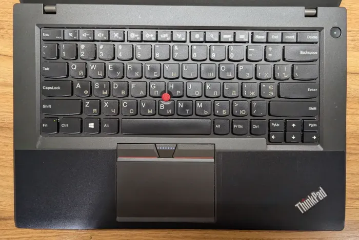 Ультрабук Б-клас Lenovo ThinkPad T450 / 14" (1366x768) TN / Intel Core i5-5300U (2 (4) ядра по 2.3 - 2.9 GHz) / 8 GB DDR3 / 240 GB SSD / Intel HD Graphics 5500 / WebCam / Windows 10 б/в - зображення 4