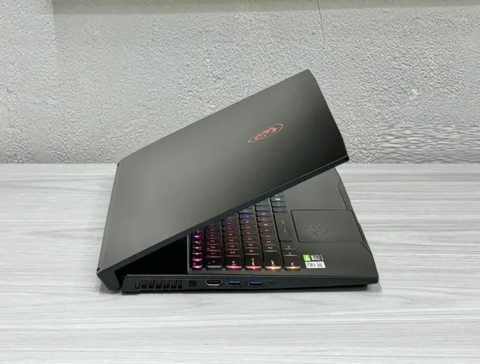 Ігровий ноутбук MSI GF75 Thin / 17.3" (1920x1080) IPS / Intel Core i7-10750H (6 (12) ядер по 2.6 - 5.0 GHz) / 16 GB DDR4 / 1000 GB SSD / nVidia GeForce RTX 3060, 6 GB GDDR6, 192-bit / WebCam / Win 11 б/в - зображення 4