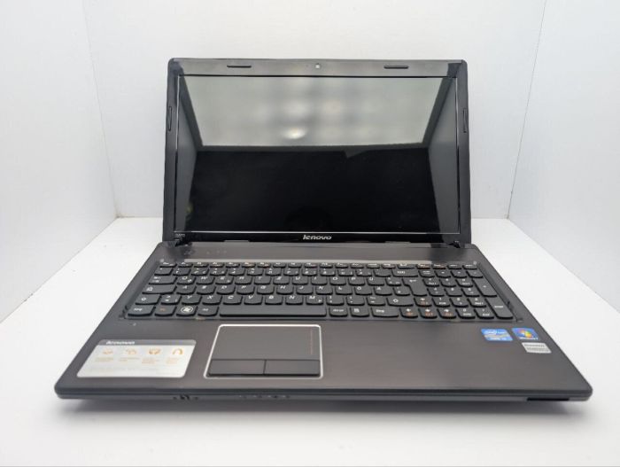 Ноутбук Lenovo G570 / 15.6" (1366x768) TN / Intel Core i3-2310M (2 (4) ядра по 2.1 GHz) / 8 GB DDR3 / 640 GB HDD / Intel HD Graphics 3000 / WebCam / DVD-ROM б/в - зображення 3